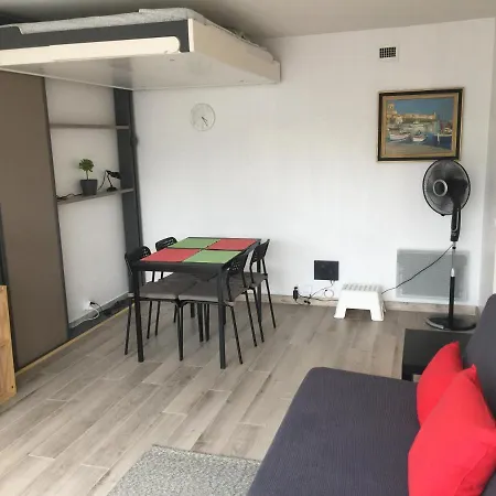 Studio 30m2 With Pool, Parking And A Garden Apartment