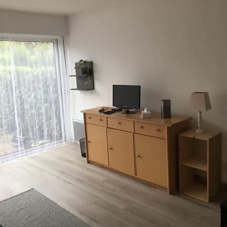 Apartment Studio 30m2 With Pool, Parking And A Garden Antibes