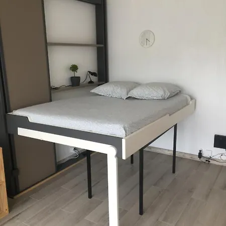 Apartment Studio 30m2 With Pool, Parking And A Garden Antibes