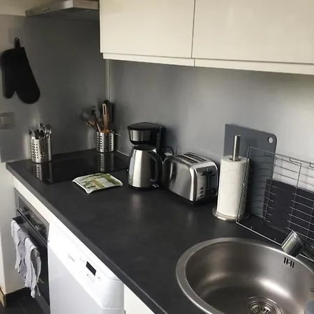 Apartment Studio 30m2 With Pool, Parking And A Garden *